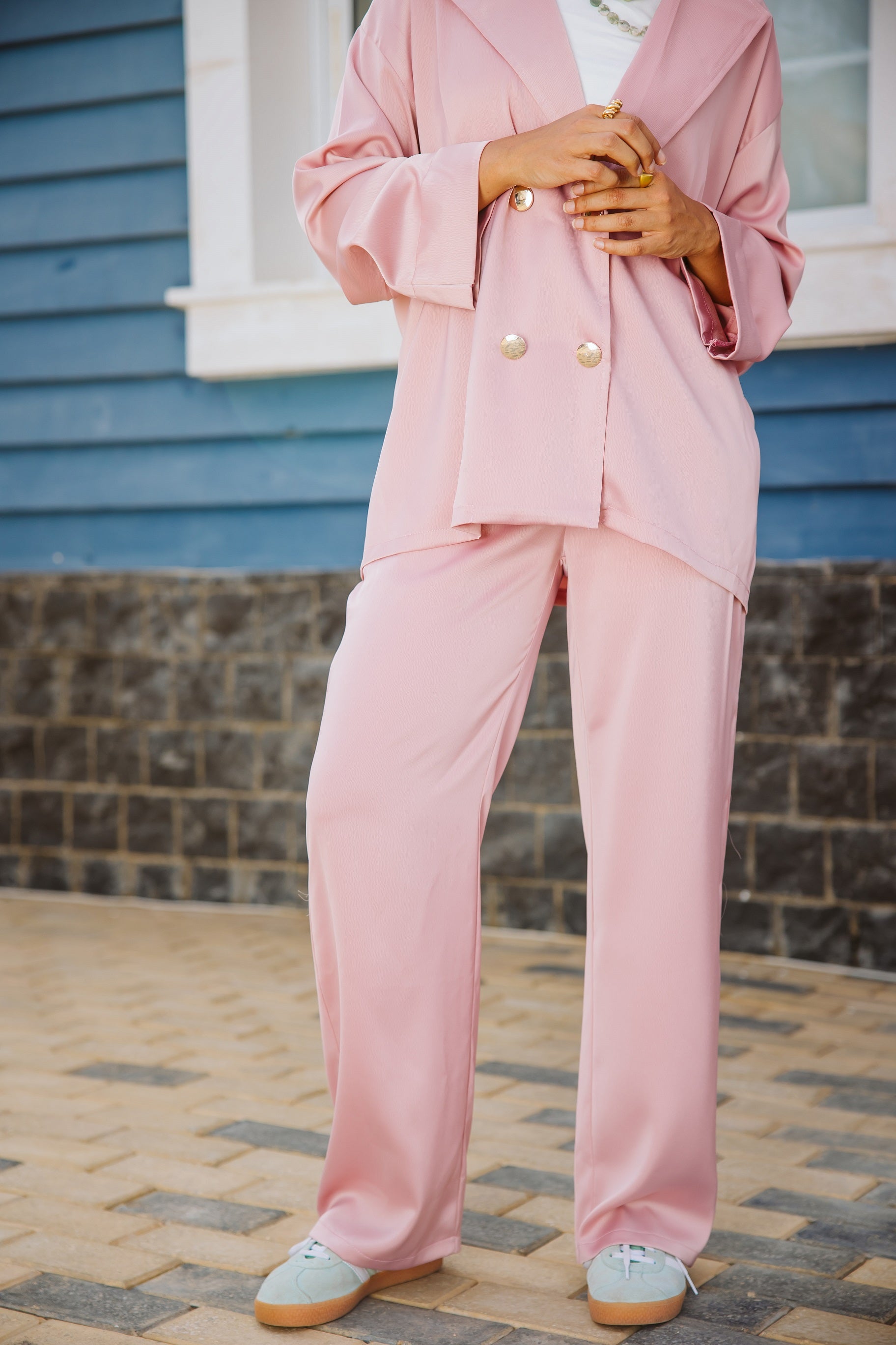 Pearl set in powder pink