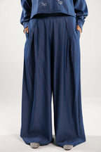 Airy pants in dark blue