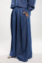 Airy pants in dark blue