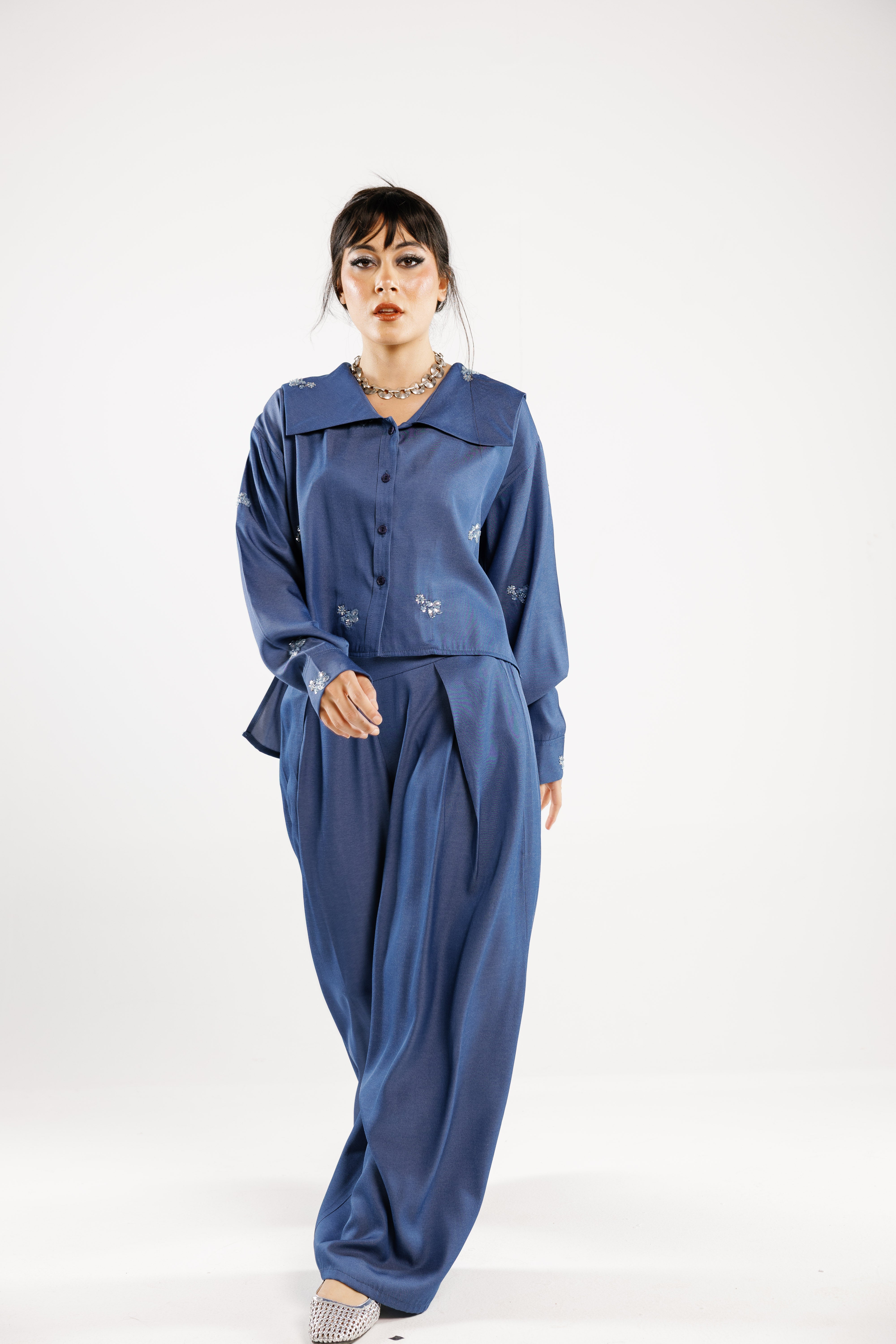 Shore set in dark blue Secondary image