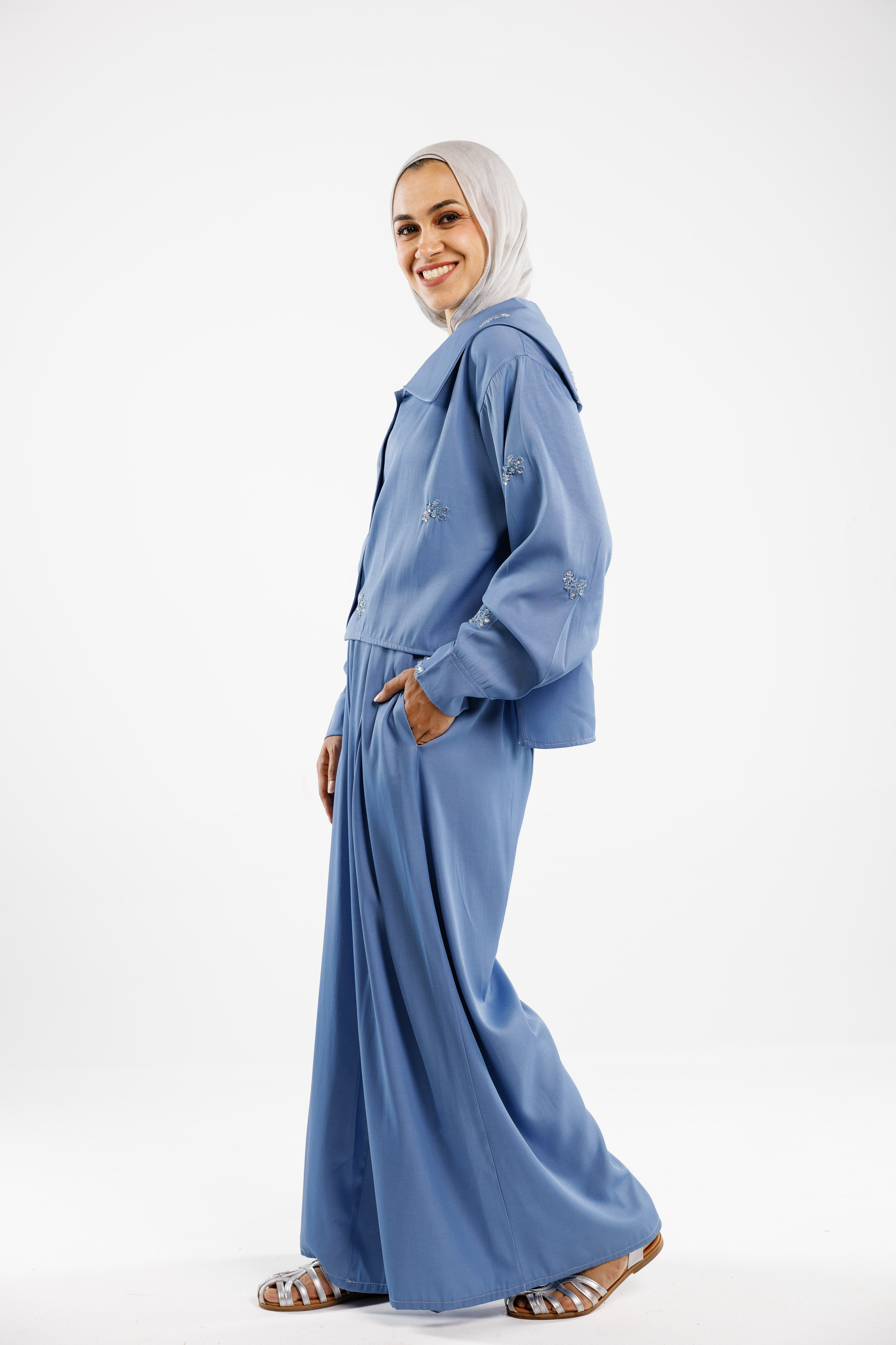 Shore set in light blue Secondary image