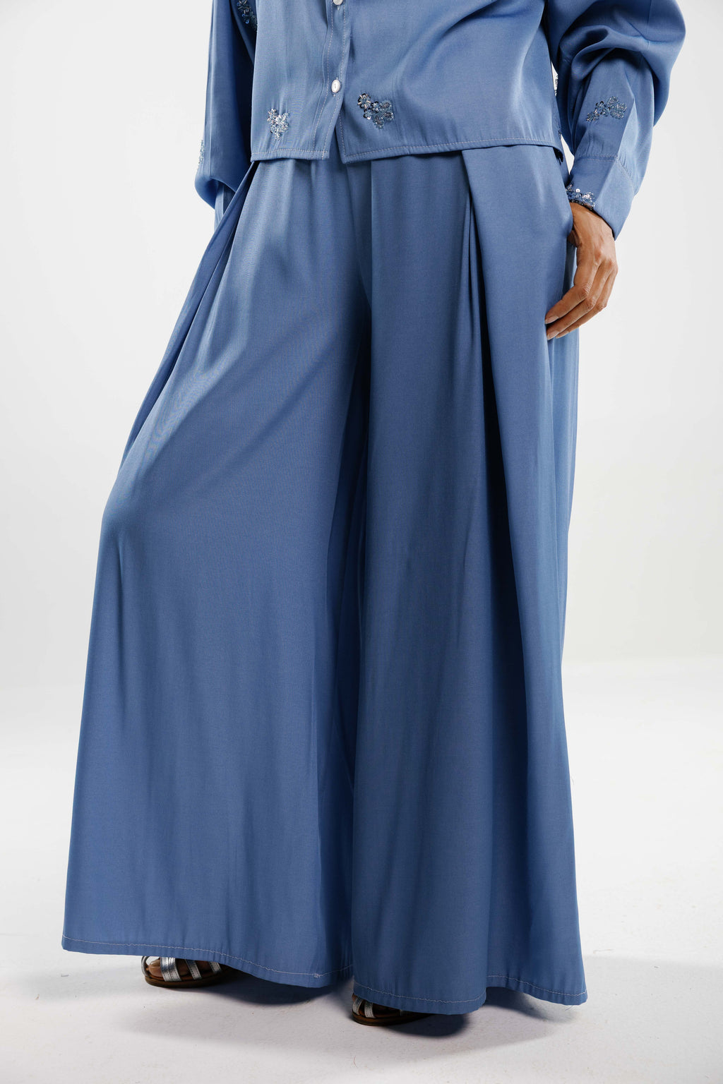 Airy pants in light blue