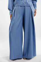 Airy pants in light blue
