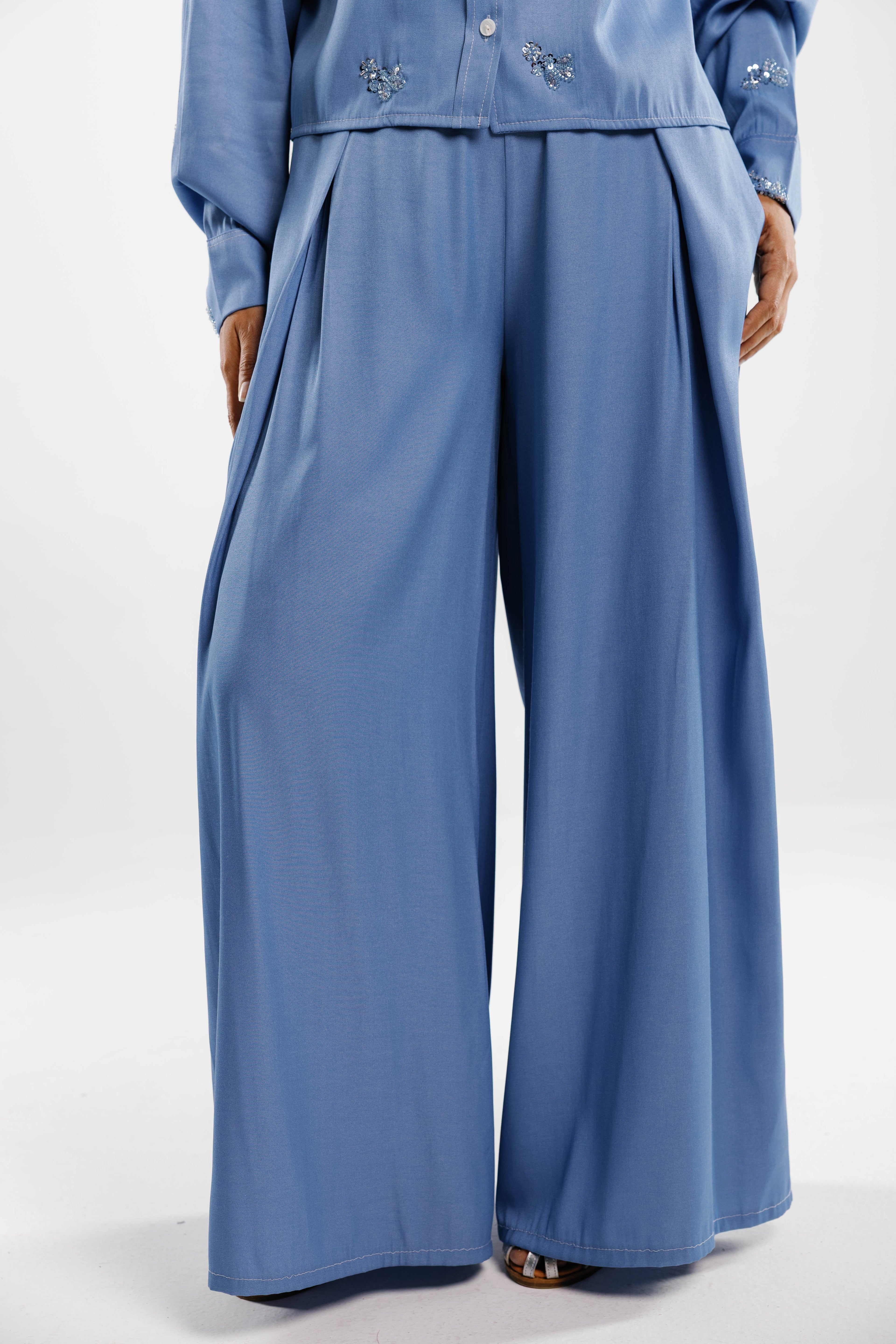 Airy pants in light blue