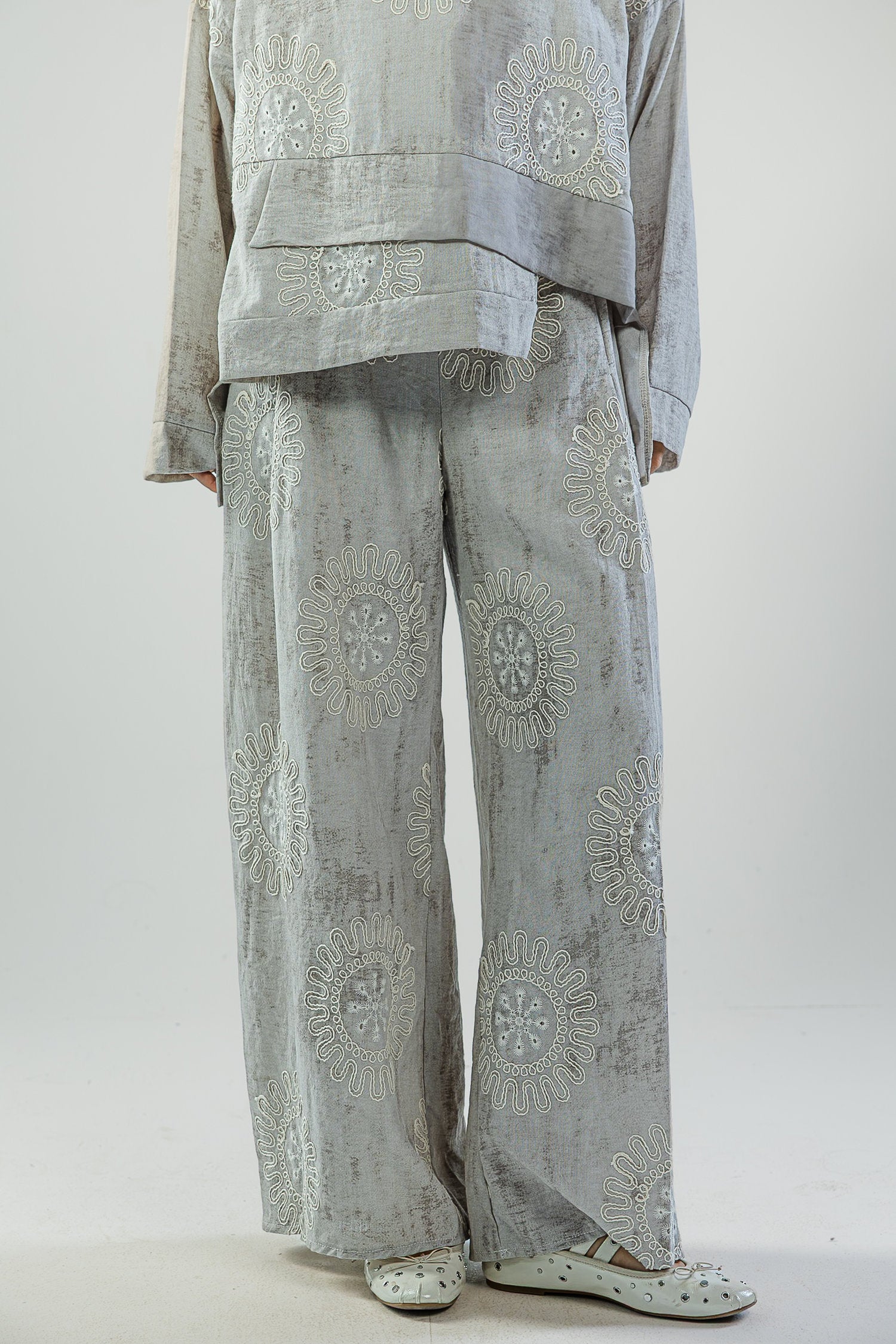Azalea set in grey