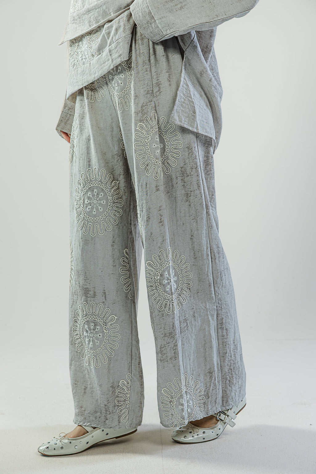 Azalea set in grey