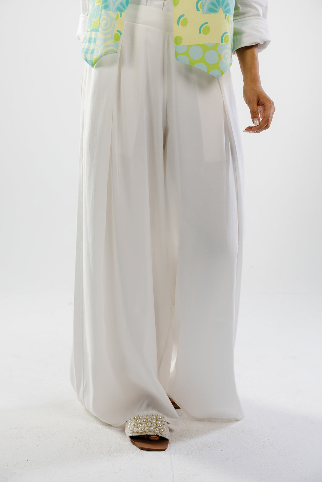 Airy pants in white