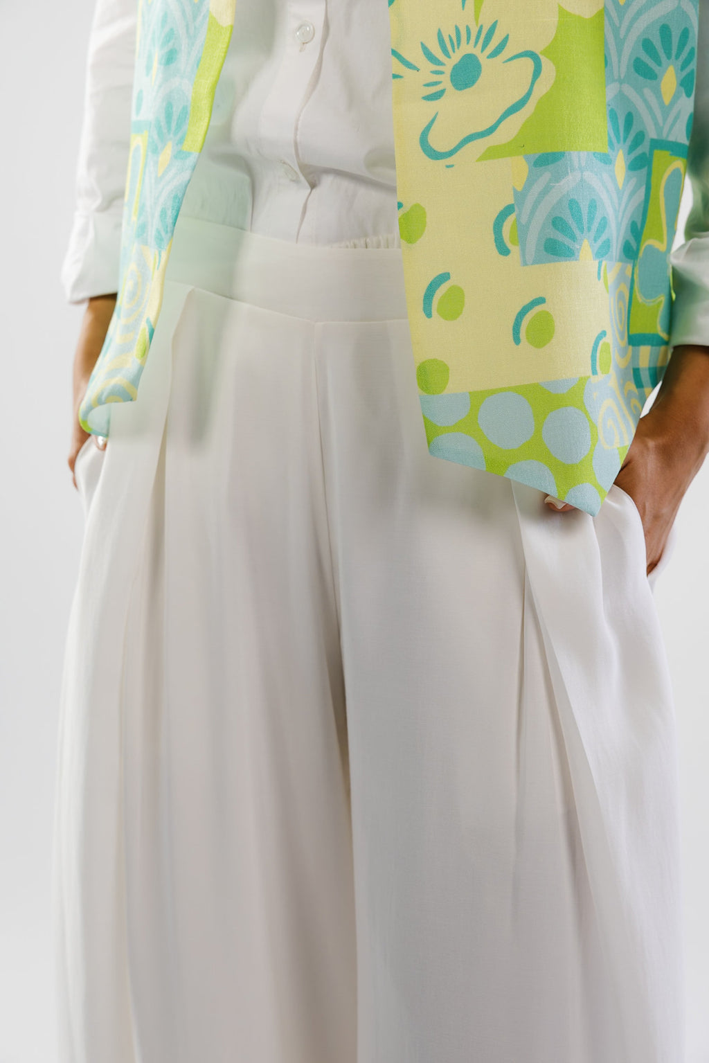 Airy pants in white