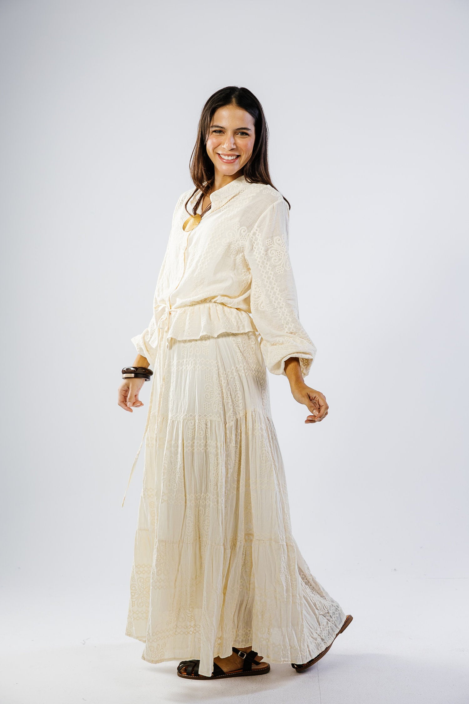 Swan set in cream Secondary image