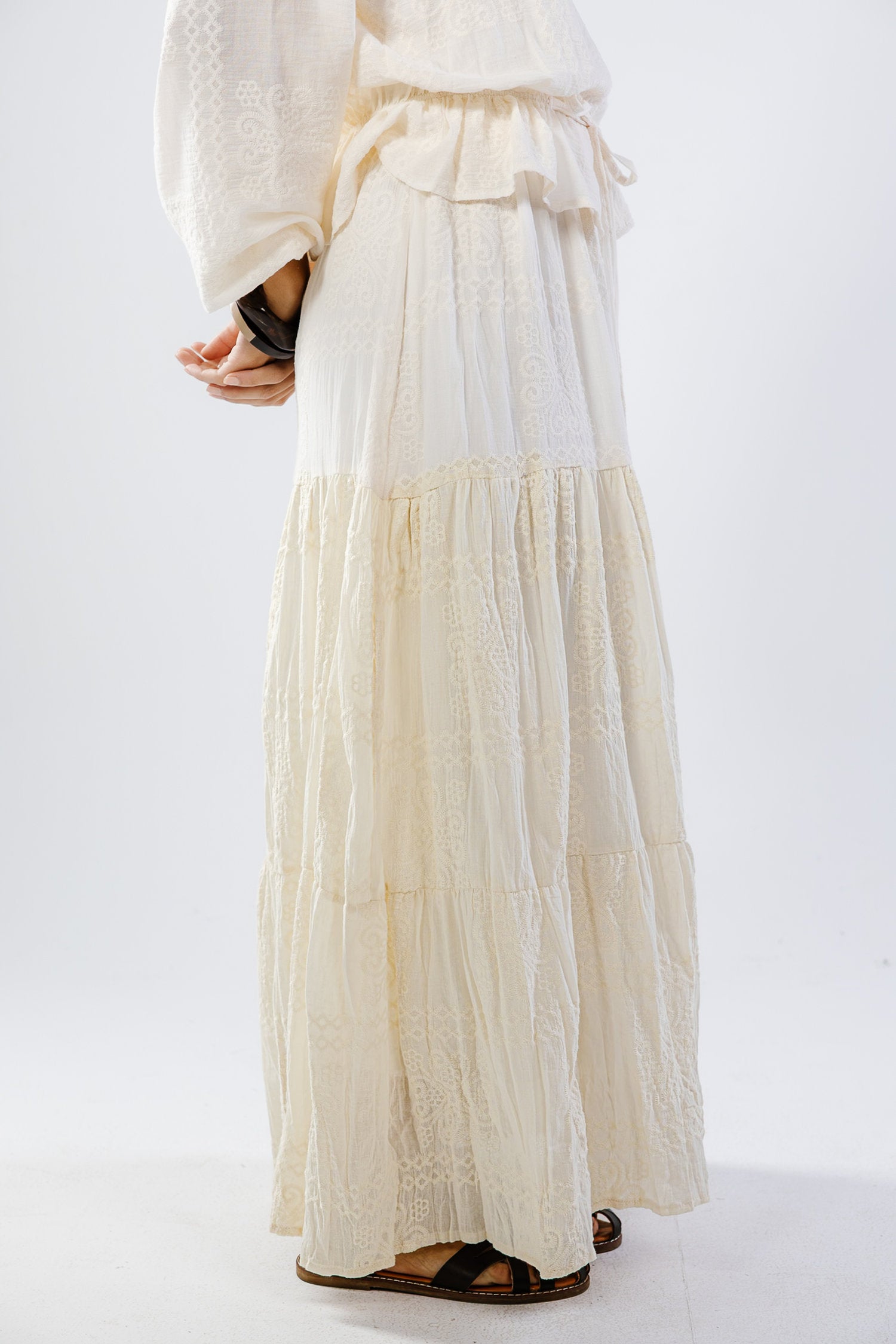 Swan set in cream