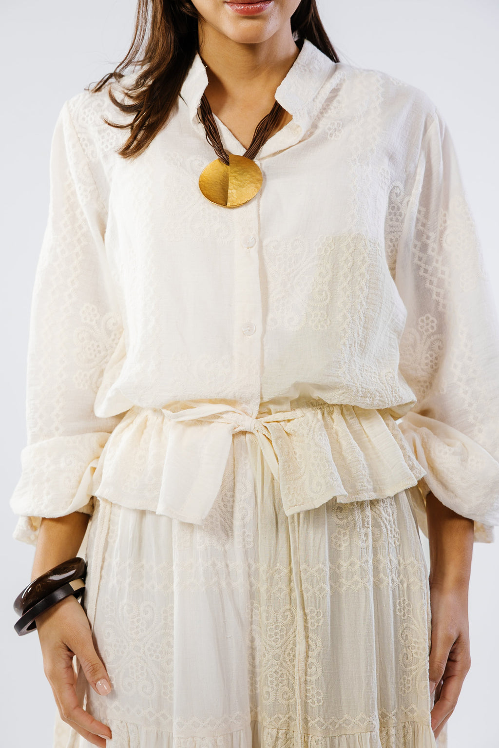 Swan set in cream