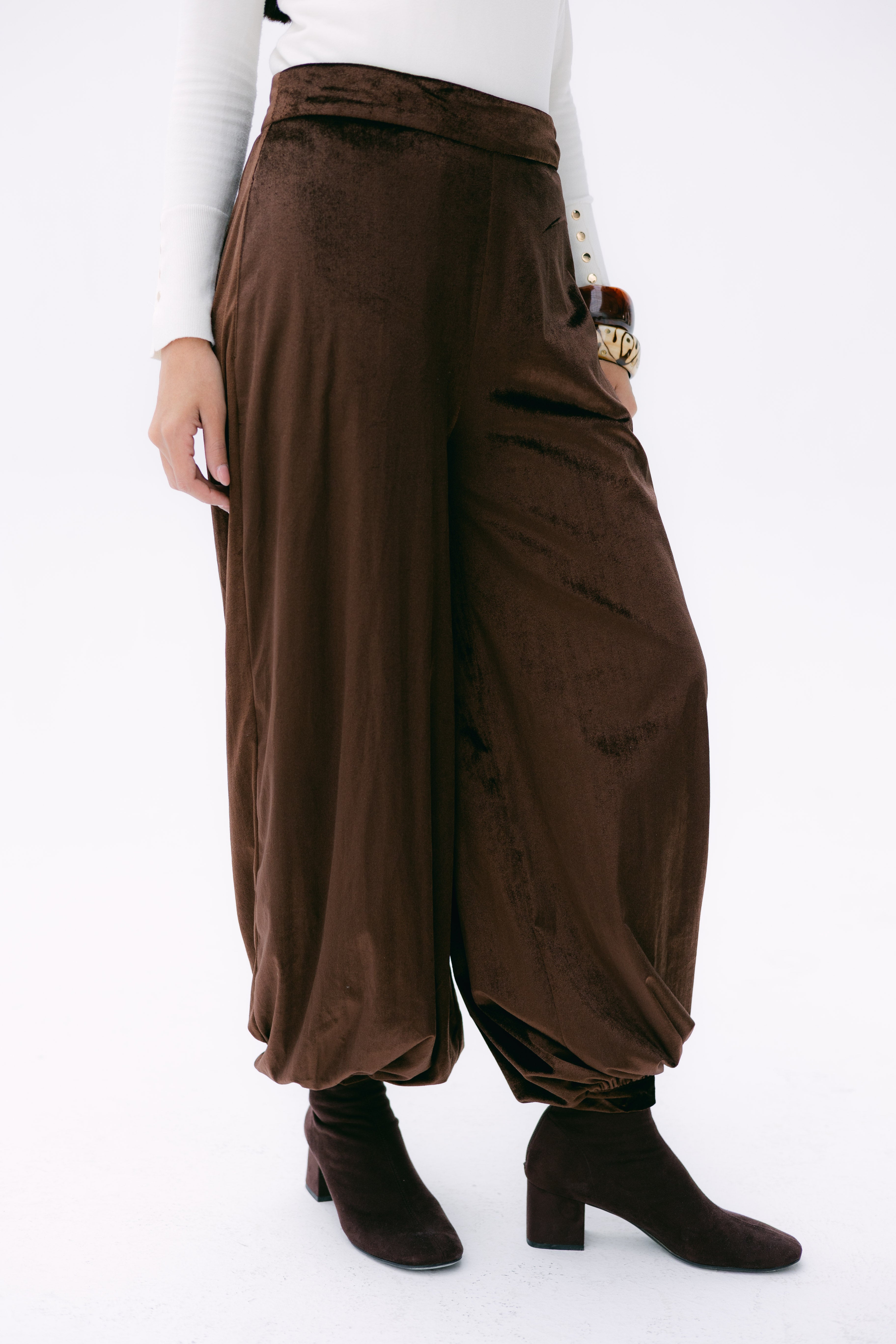 Theqa balloon pants in brown