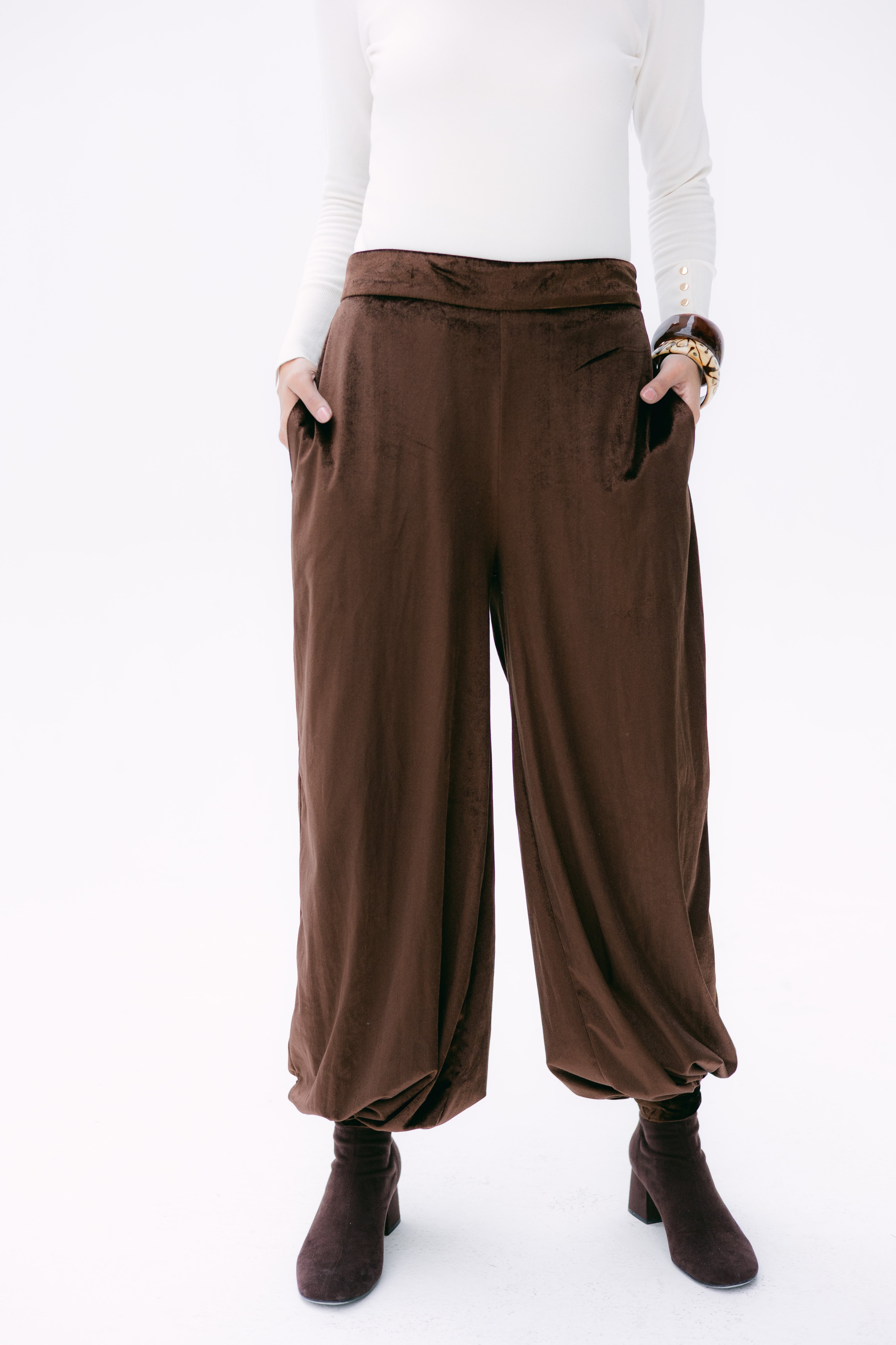 Theqa balloon pants in brown Main image