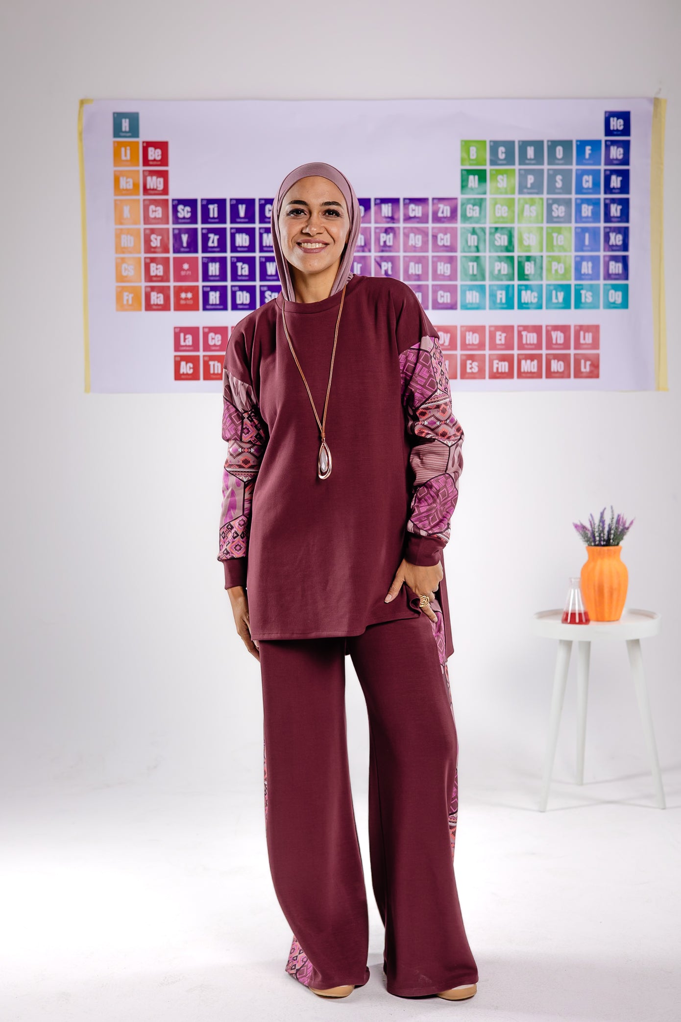 Flame set in burgundy Secondary image