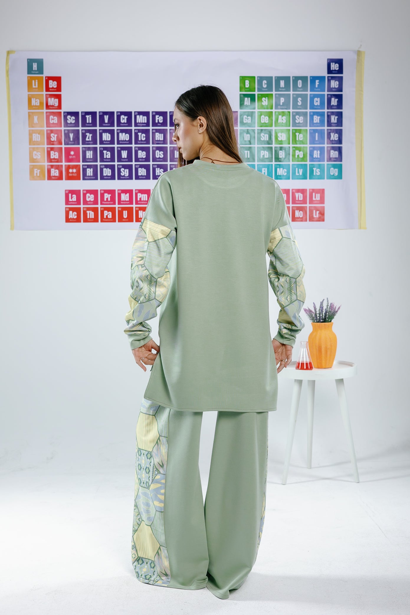 Flame set in mint