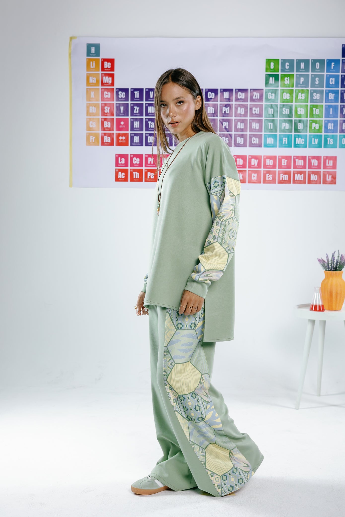 Flame set in mint