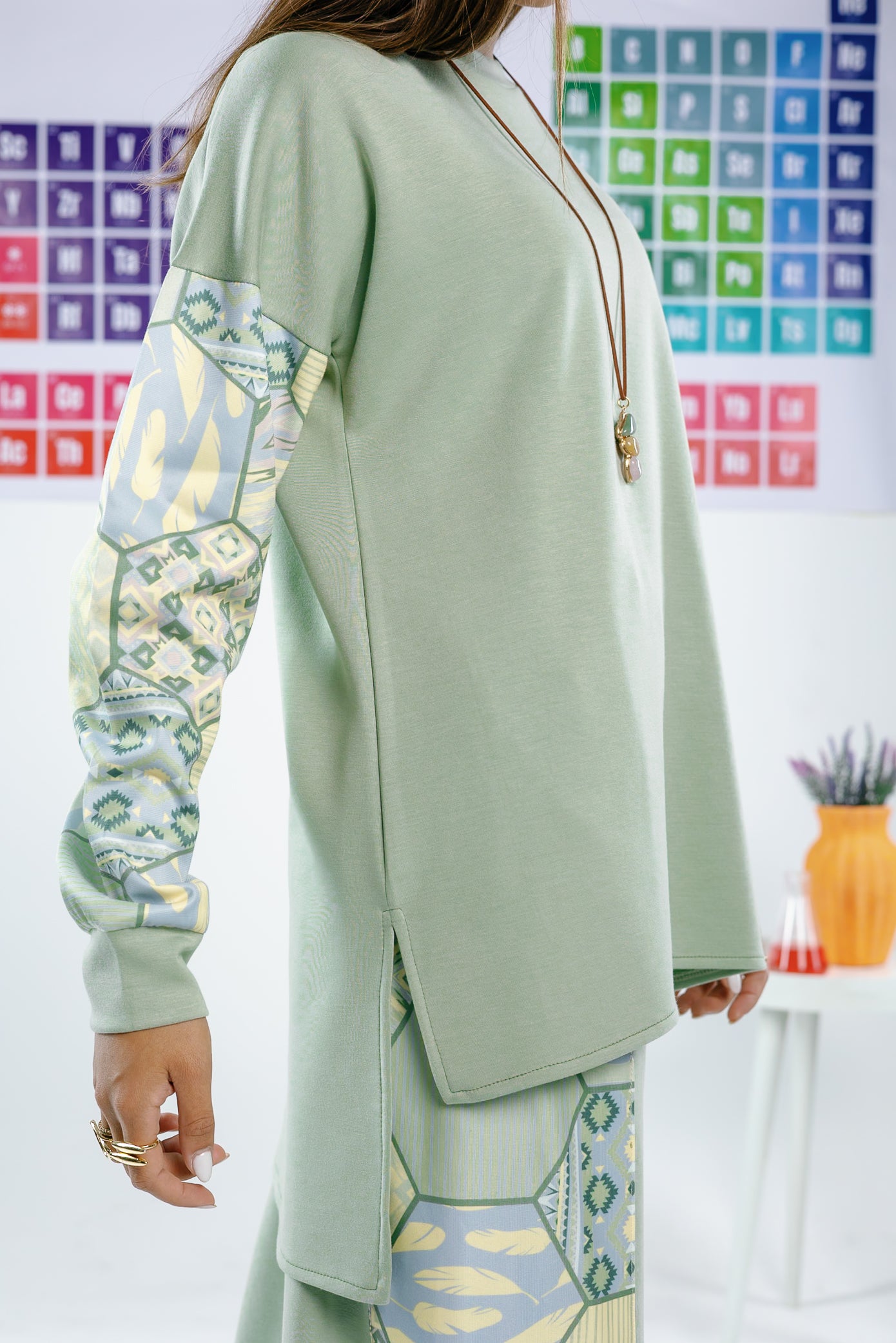 Flame set in mint