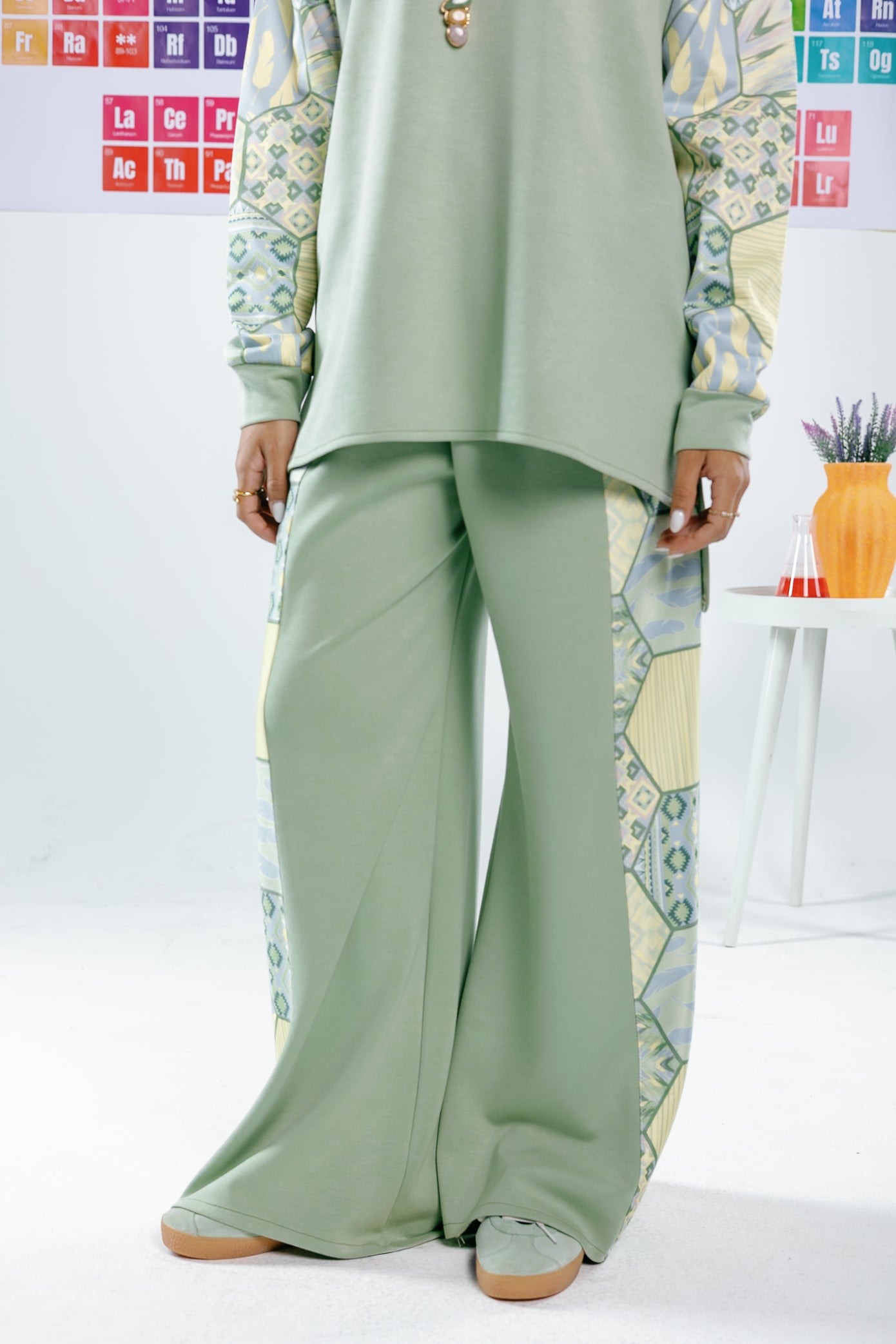 Flame set in mint