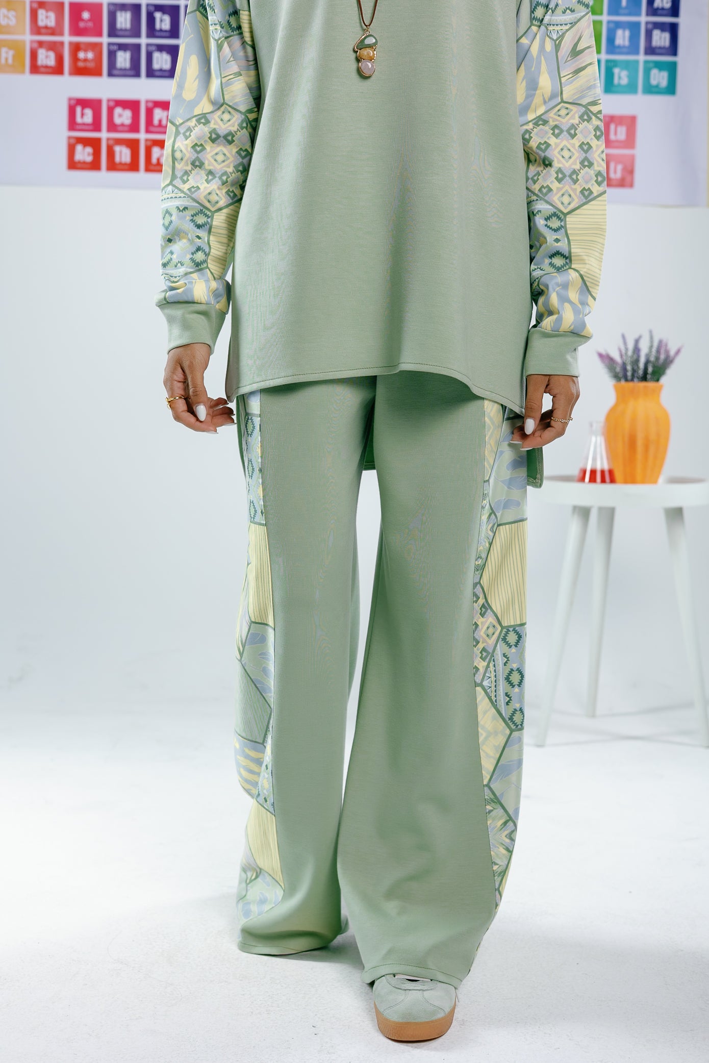 Flame set in mint